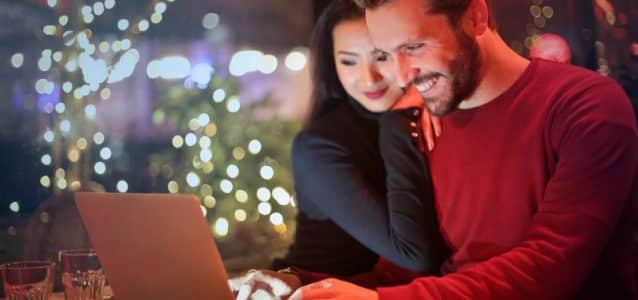 couple on computer | Private Lettings Channels | HiRUM