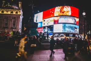 billboards at night at piccadilly circus | the billboard effect | HiRUM